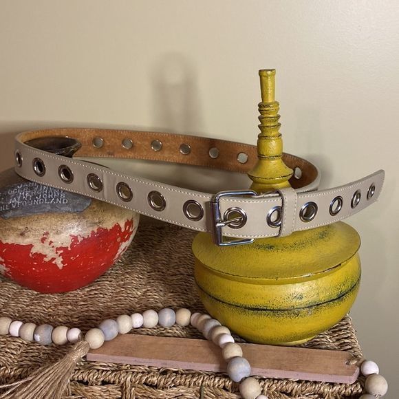 Leather belt cream ivory Silver grommet belt 34-36‎ B23 - Picture 3 of 10